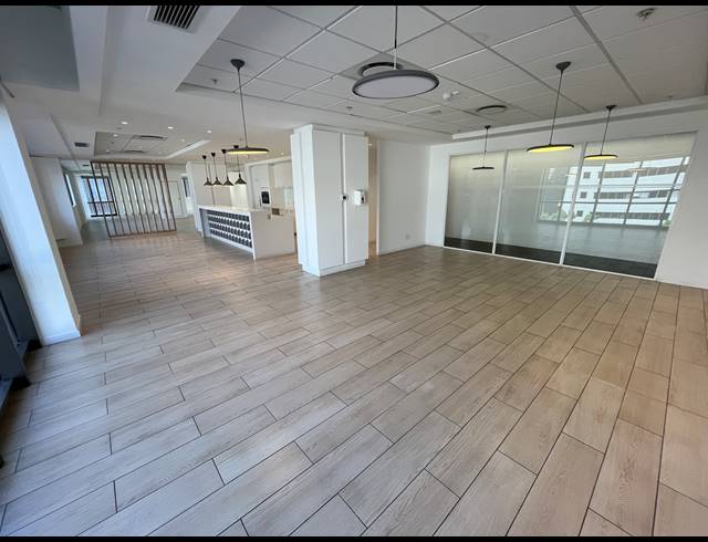 2,004M² OFFICE TO LET IN FORESHORE